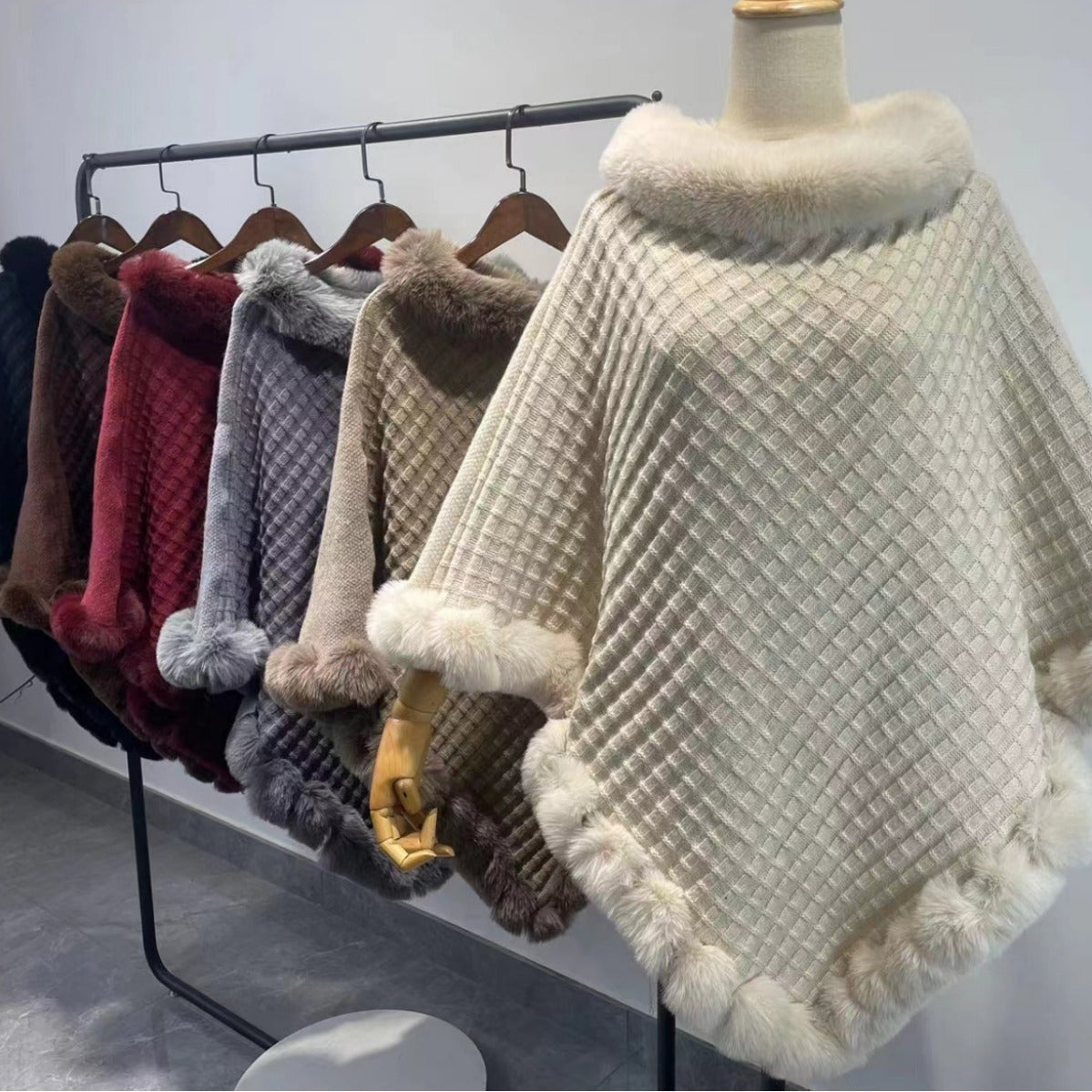 Rexia : Châle en Fourrure de Lapin Rex avec Col, Cape de Luxe pour Femme - Reflet Paris