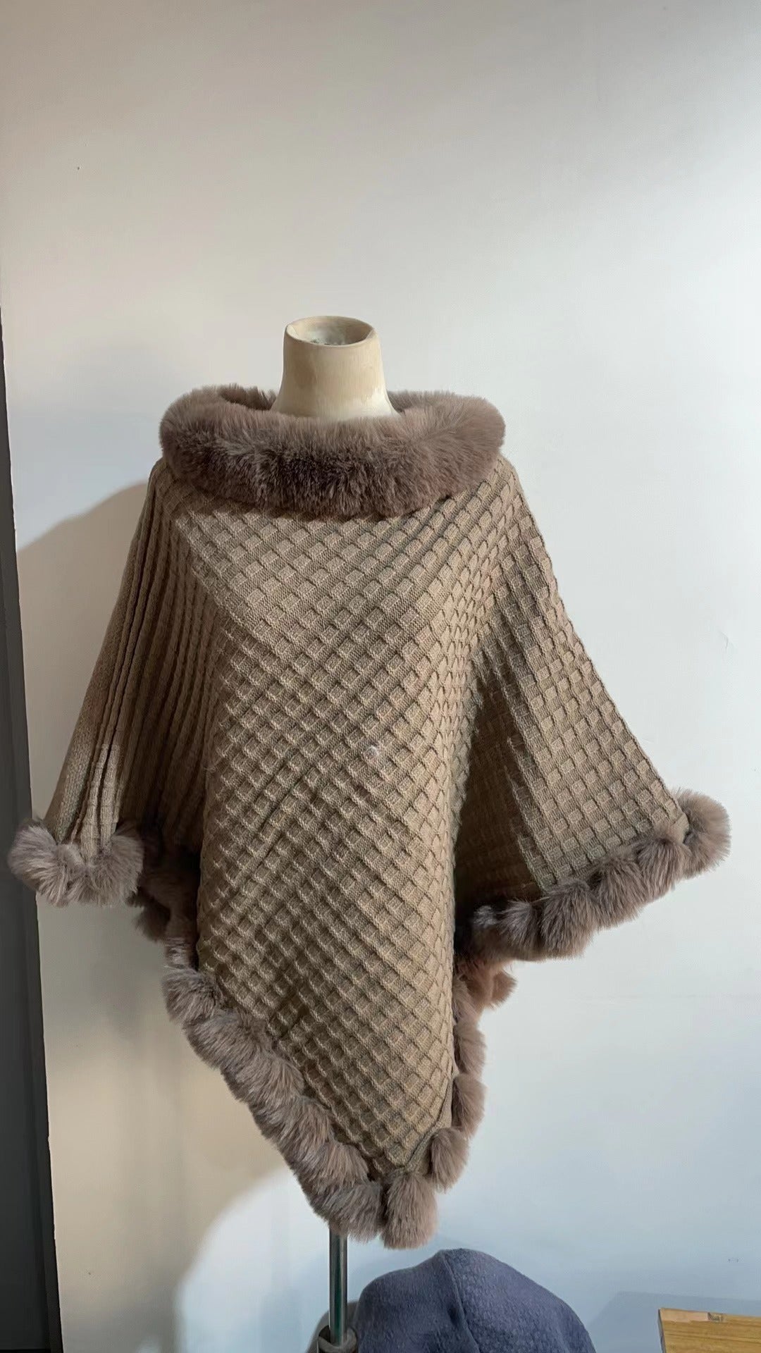 Rexia : Châle en Fourrure de Lapin Rex avec Col, Cape de Luxe pour Femme - Reflet Paris