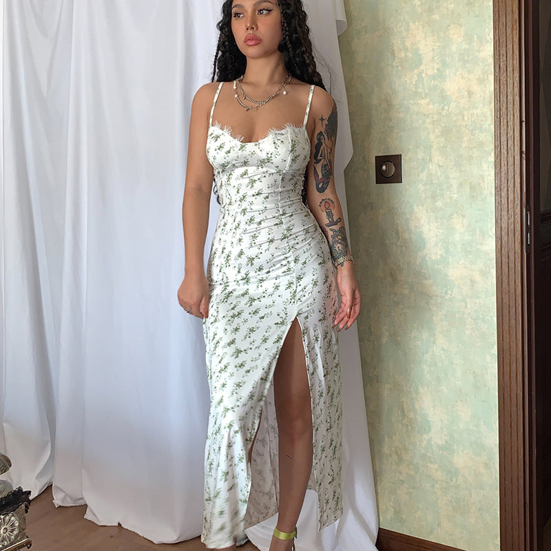 Séduction Florale - Robe Longue à Fleurs en Dentelle avec Fente - Reflet Paris