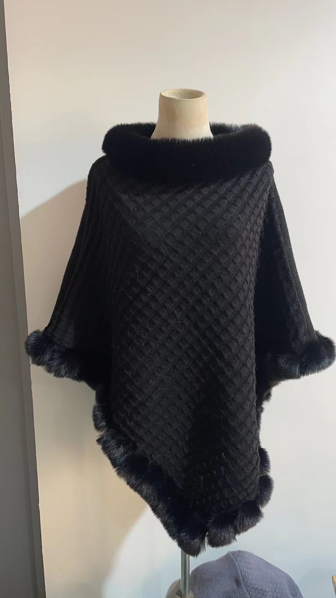 Rexia : Châle en Fourrure de Lapin Rex avec Col, Cape de Luxe pour Femme - Reflet Paris
