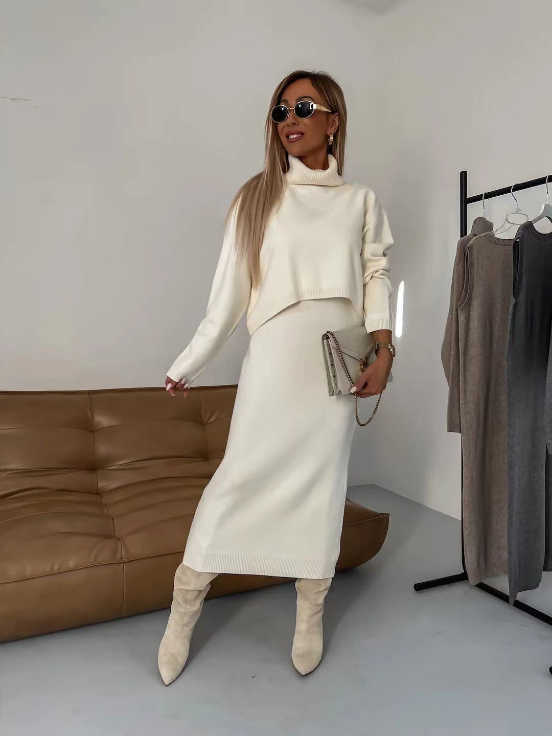 Ensemble Élégance d'Hiver : Robe Midi et Haut Col Montant - Reflet Paris