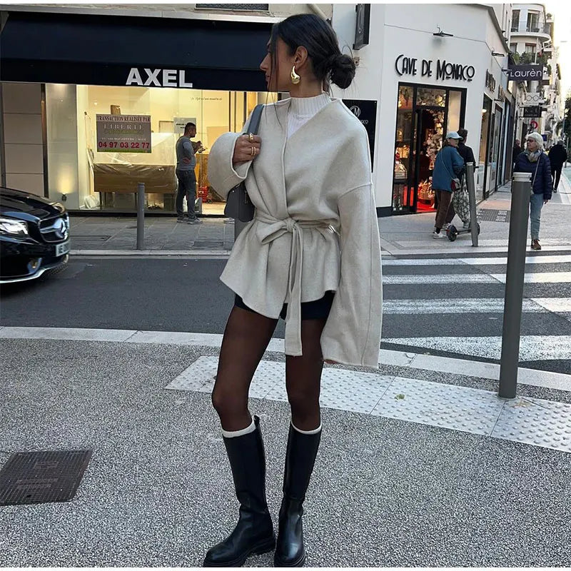 Veste Élégante en Laine pour Femme – Style Streetwear avec Col V et Ceinture - Reflet Paris