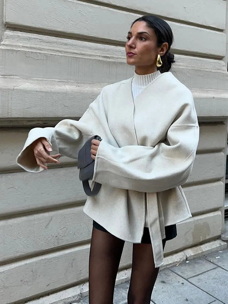 Veste Élégante en Laine pour Femme – Style Streetwear avec Col V et Ceinture - Reflet Paris