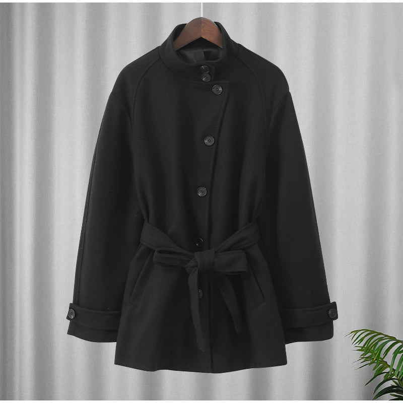 Manteau Long en Laine pour Femme – Col Haut avec Ceinture et Boutonnage Simple - Reflet Paris