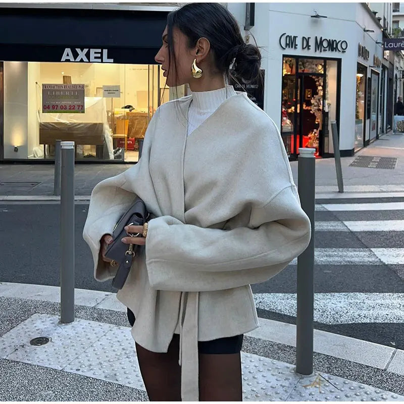 Veste Élégante en Laine pour Femme – Style Streetwear avec Col V et Ceinture - Reflet Paris