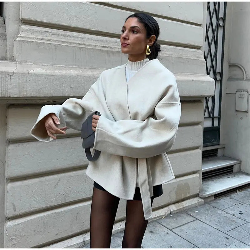 Veste Élégante en Laine pour Femme – Style Streetwear avec Col V et Ceinture - Reflet Paris