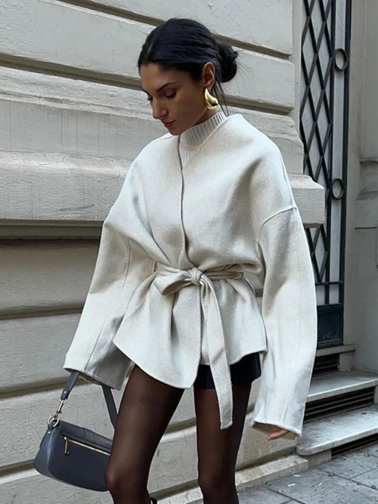 Veste Élégante en Laine pour Femme – Style Streetwear avec Col V et Ceinture - Reflet Paris