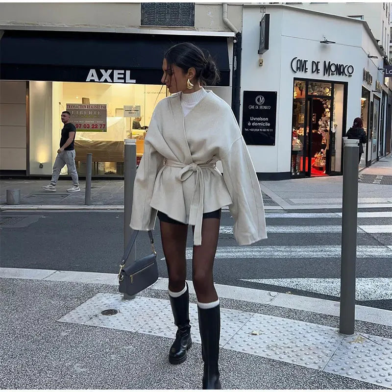 Veste Élégante en Laine pour Femme – Style Streetwear avec Col V et Ceinture - Reflet Paris