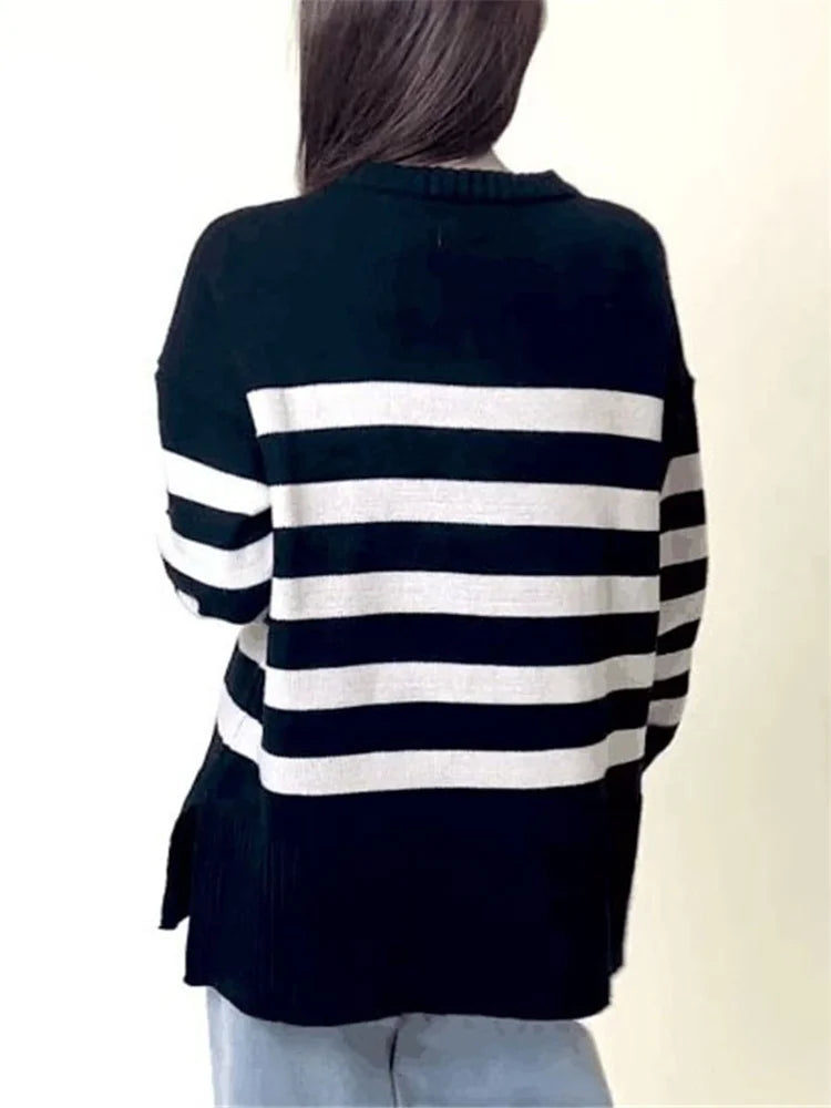 Pull tricoté rayé en khaki - Reflet Paris