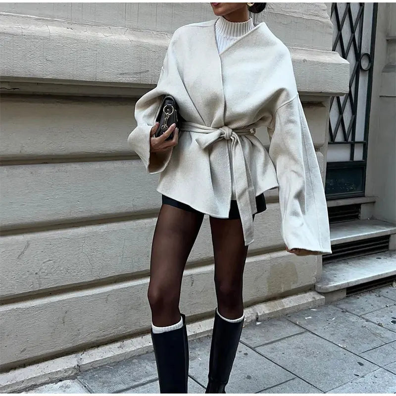 Veste Élégante en Laine pour Femme – Style Streetwear avec Col V et Ceinture - Reflet Paris