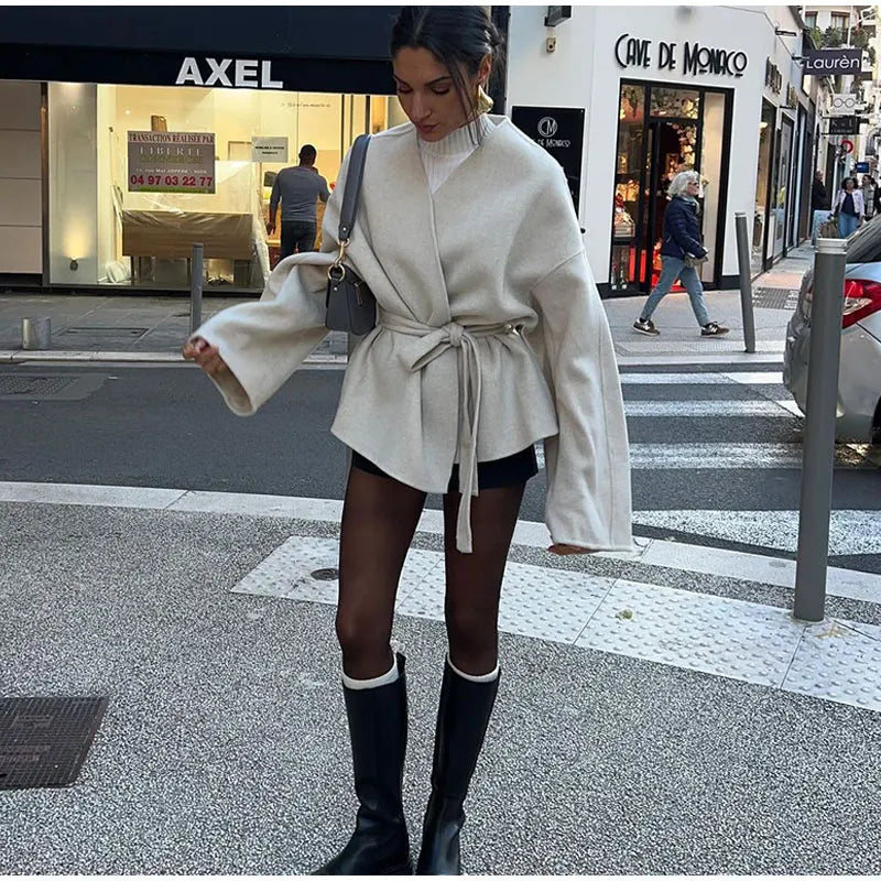 Veste Élégante en Laine pour Femme – Style Streetwear avec Col V et Ceinture - Reflet Paris