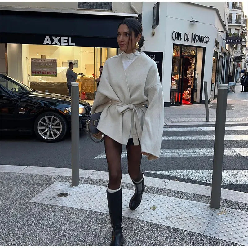 Veste Élégante en Laine pour Femme – Style Streetwear avec Col V et Ceinture - Reflet Paris