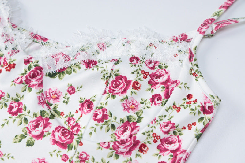 Séduction Florale - Robe Longue à Fleurs en Dentelle avec Fente - Reflet Paris