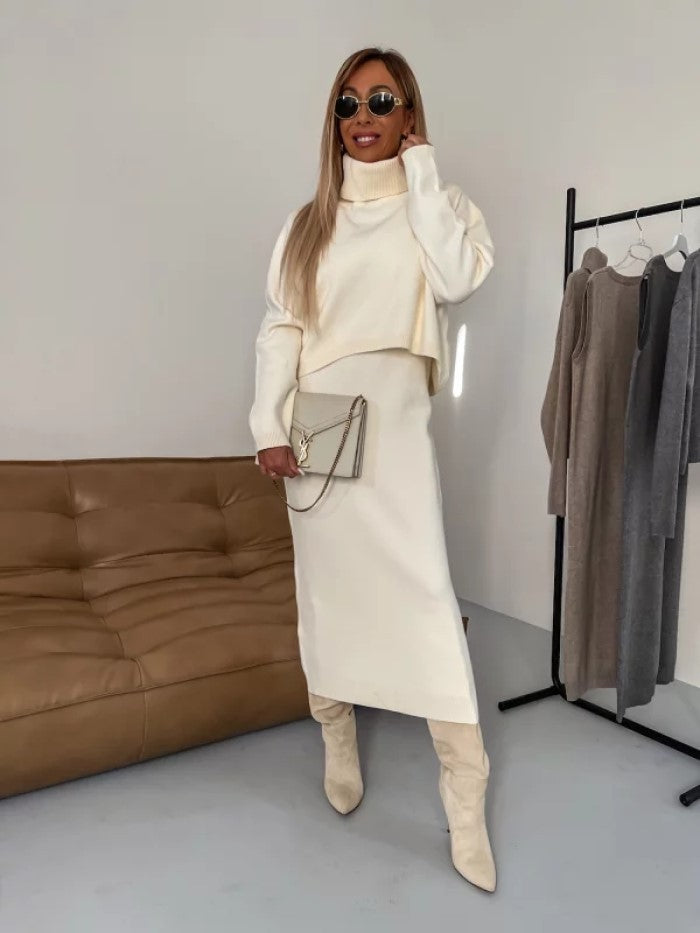 Ensemble Élégance d'Hiver : Robe Midi et Haut Col Montant - Reflet Paris